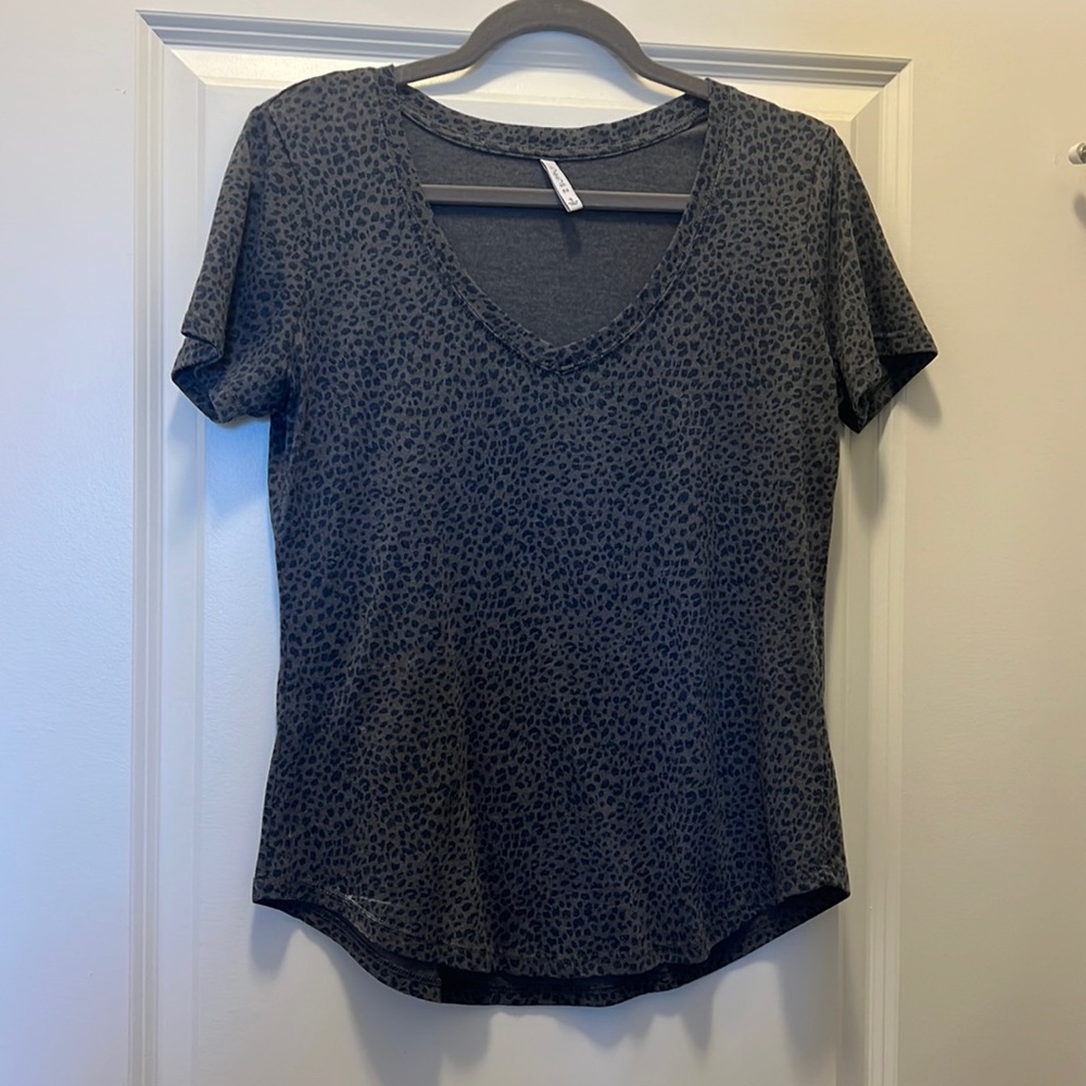 Z supply vneck. Size small. Lightly worn.